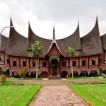 Tourist Destinations in West Sumatra Combining Natural Wonders and Traditional Architecture Charm